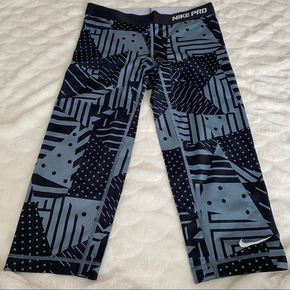 Nike cropped leggings - Picture 1 of 5